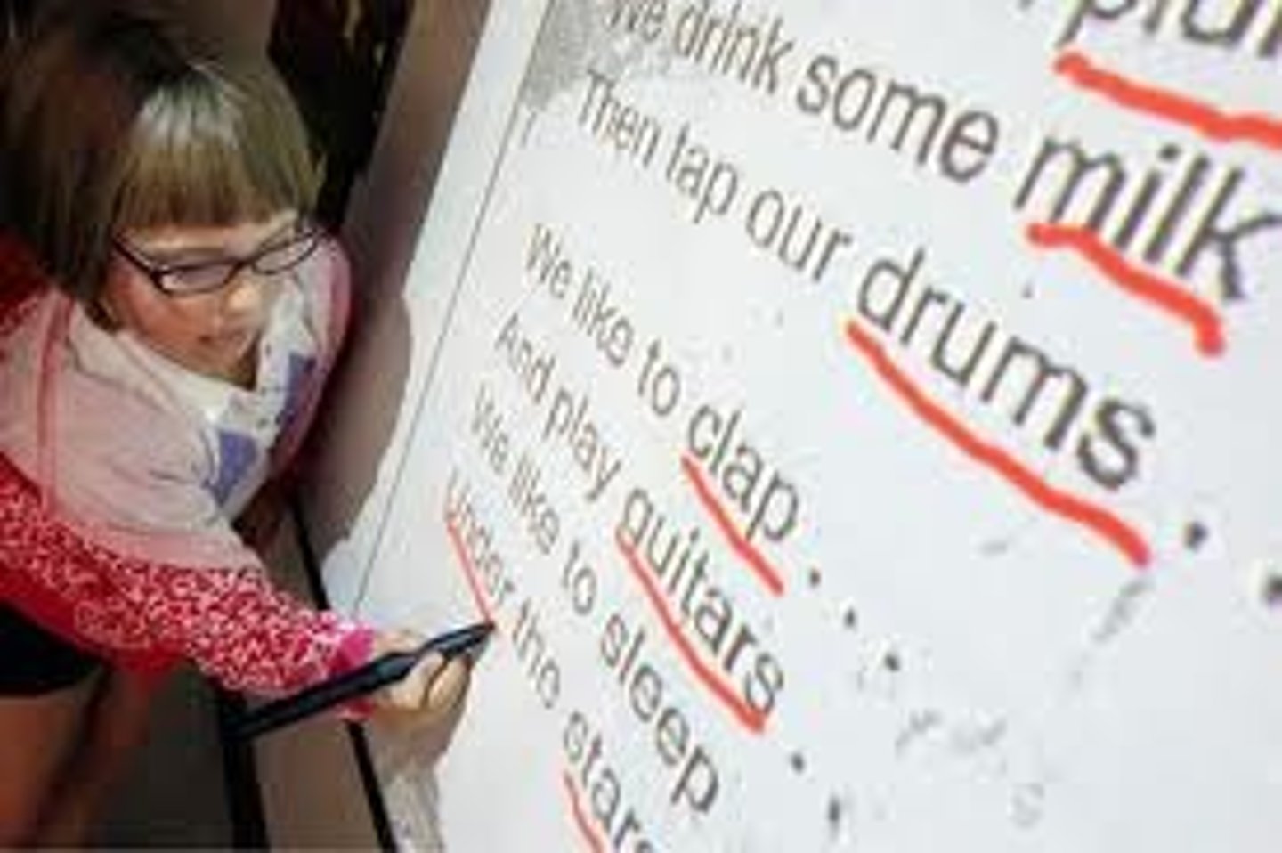 <p>dấu gạch dưới ( _ )</p>