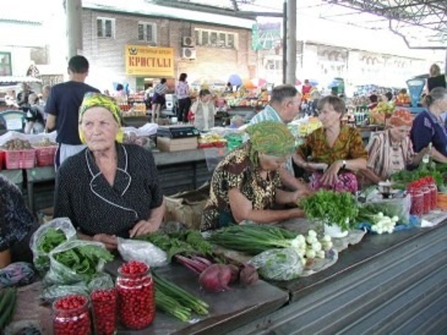 <p>market (masc. noun)</p><p>in the market</p><p>Pl: рынки</p><p>Gen: рынка</p>