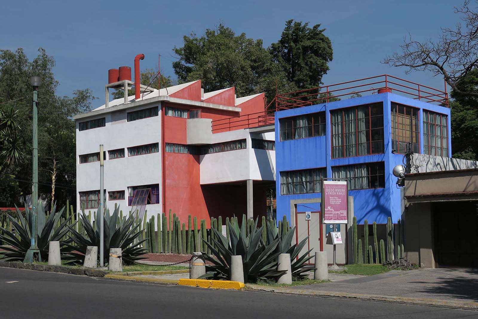 <ul><li><p>designed houses and studios for painters who adopted modernism + Mexican</p></li><li><p>modern arch. in Mexico</p><ul><li><p>Mexican vernacular colors (saturated)</p></li><li><p>lined with cactus</p></li></ul></li><li><p>home to collection of folk art</p></li></ul><p></p>