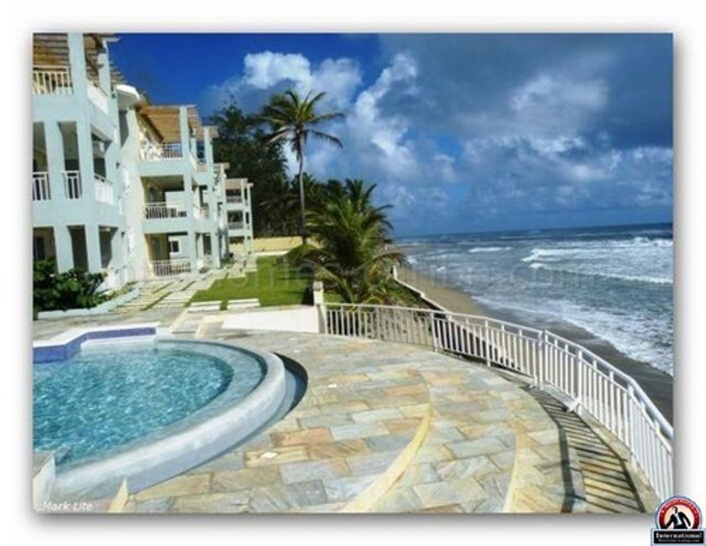 <p>view biển trước mặt</p>