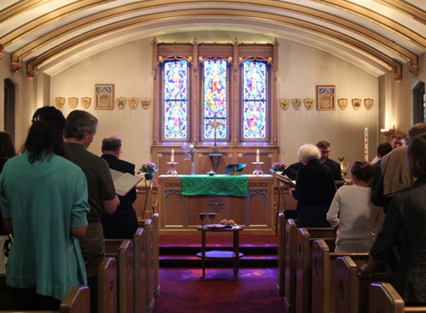 <p>people participating in a religious service</p><p>예배자</p>