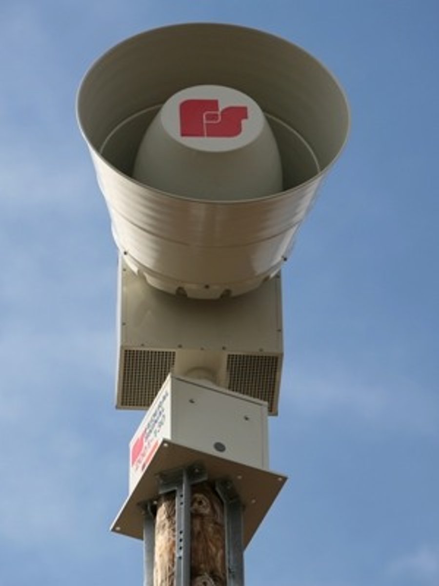 <p>This is a type of soft engineering technique which warns residents of an imminent flood. This is a very cheap flood defence but can be vandalised.</p>