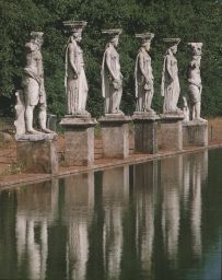 <p>Statues Along Canal</p>