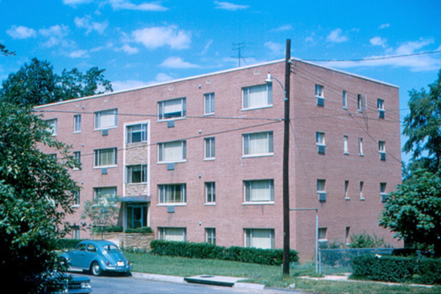 <p>apartment building</p>