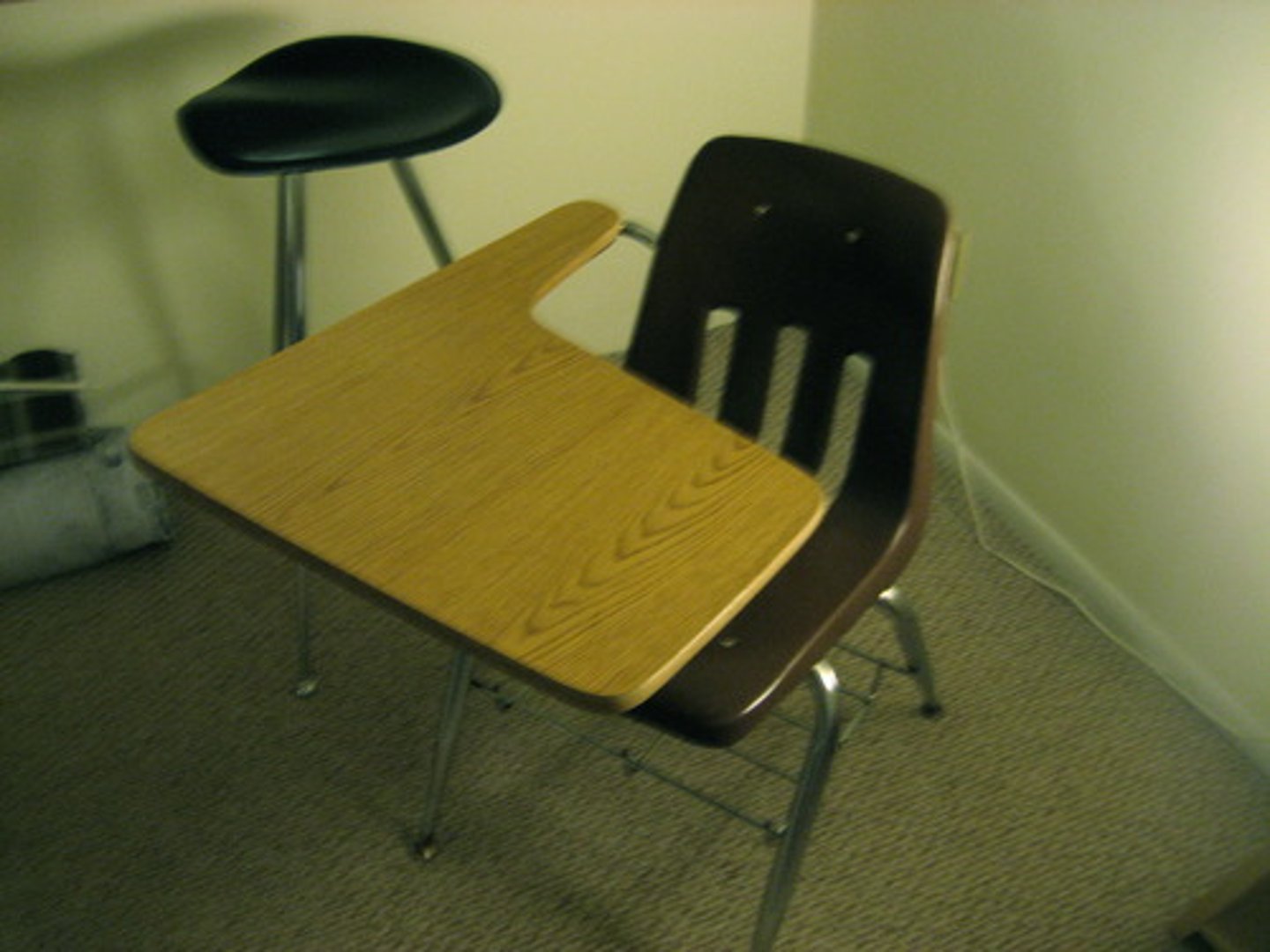 <p>student desk</p>