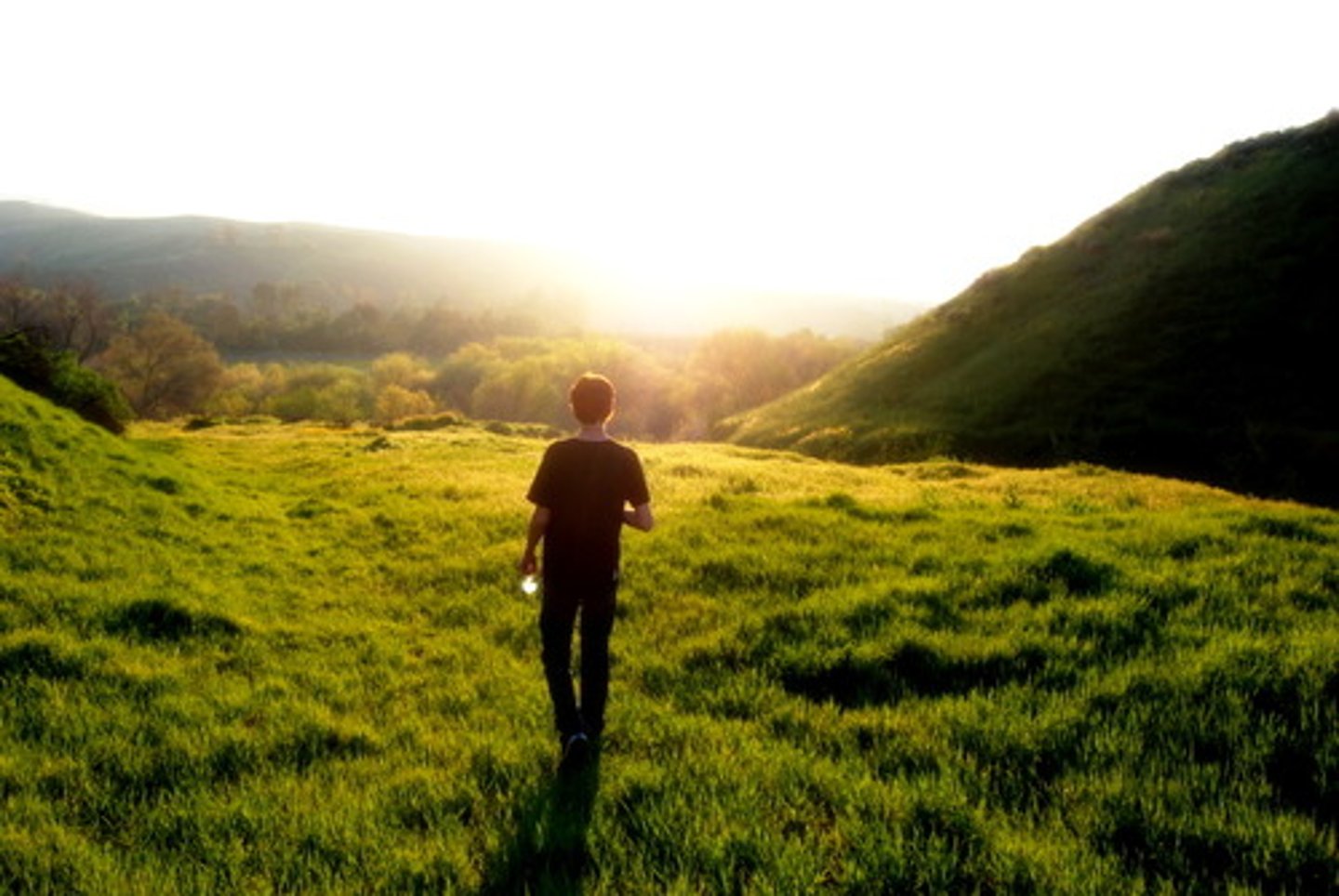 <p>outside, outdoors</p>