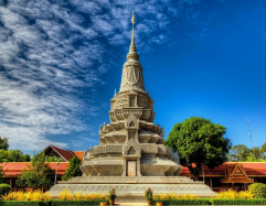 <p>features a royal temple officially called <strong>PREAH VIHEAR PREAH KEO MORAKOT</strong></p>