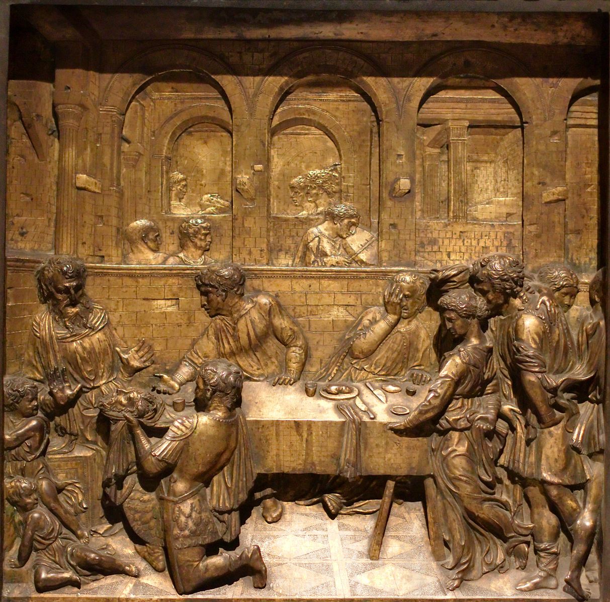 <p><strong>Convito di Erode (Fonte battesimale di Siena)</strong></p>