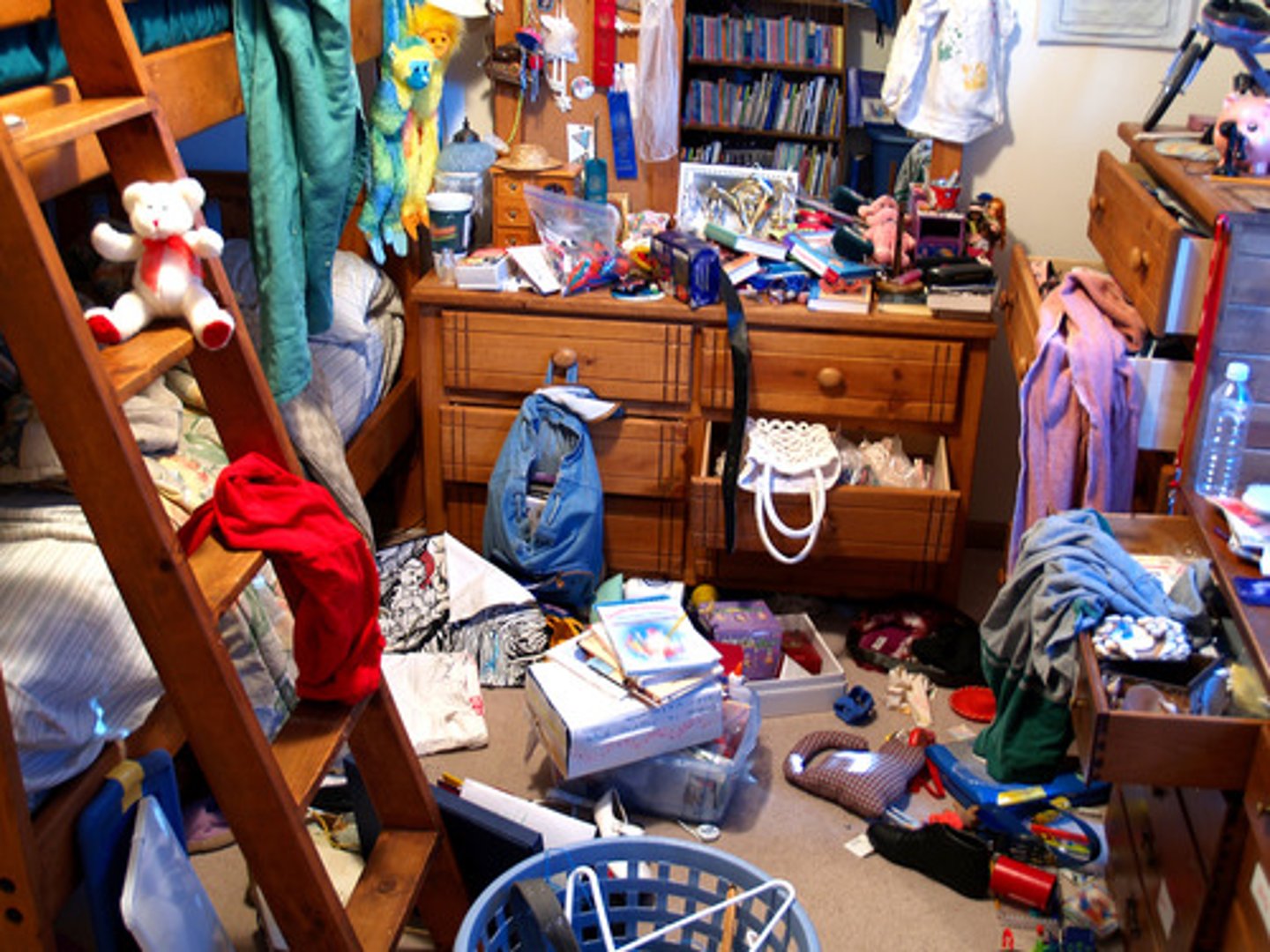 <p>to make a mess of; a hopeless mess</p>