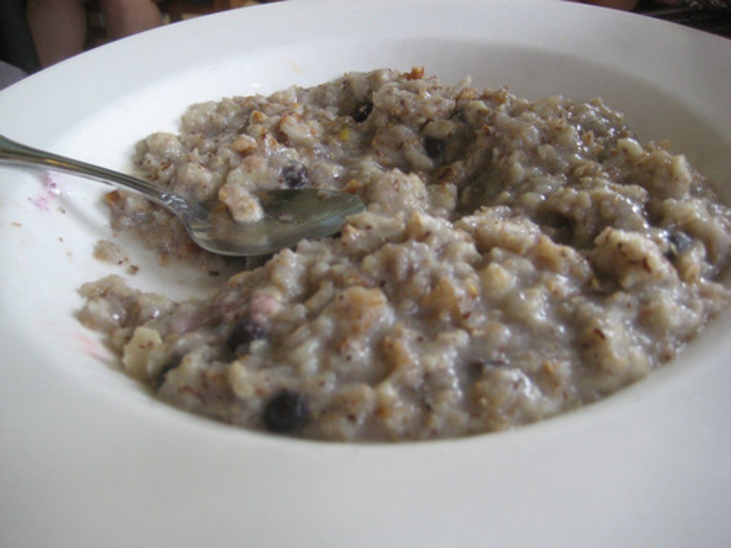 <p>a thick, soft food made from oats boiled in milk or water, eaten hot for breakfast</p><p><strong><em>~ cháo</em></strong></p>