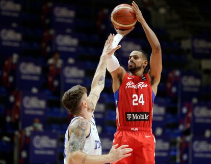 <p>jugar baloncesto</p>
