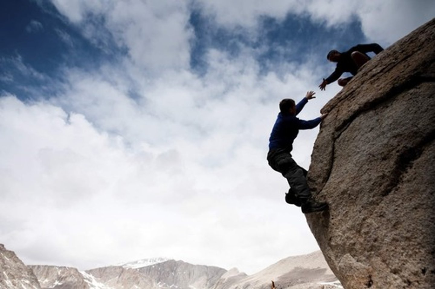 <p>A final attempt to achieve something before it is too late.</p><p>(nỗ lực cuối cùng)</p><p>= final, desperate</p><p>(cuối cùng, tuyệt vọng)</p><p>&gt;&lt; initial, first attempt</p><p>(ban đầu, lần thử đầu tiên)</p>