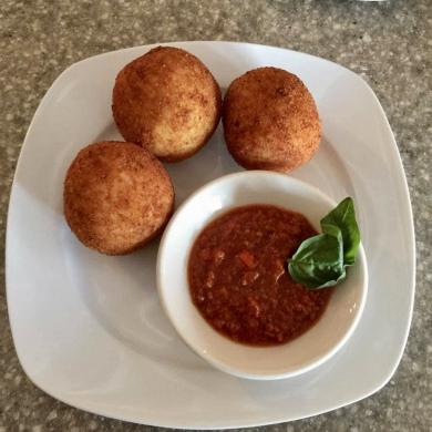 <p>Arancini Fritti</p>