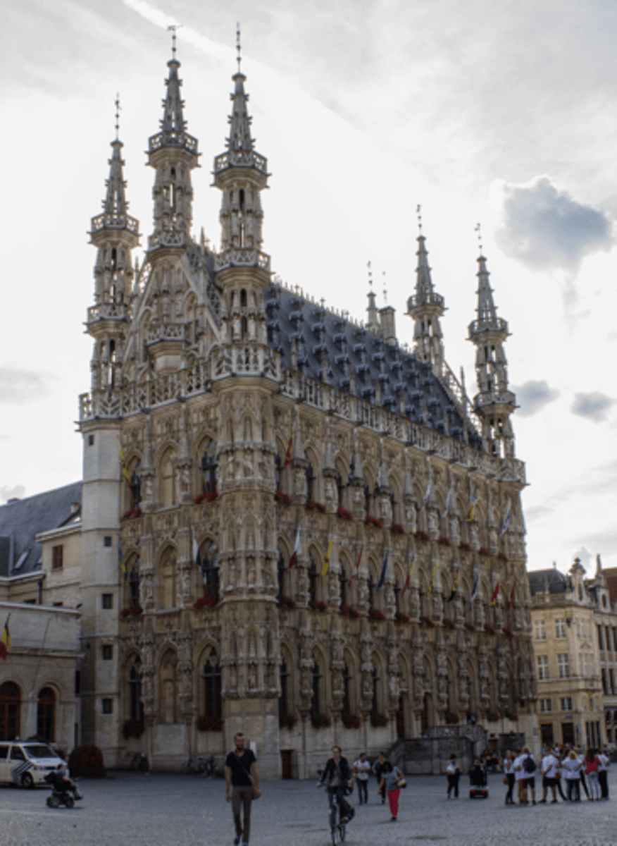 <p>built in Brabantine Late Gothic style between (1448-1469), is famous for its ornate architecture, crafted in lace-like detail by Mathieu de Layens</p>