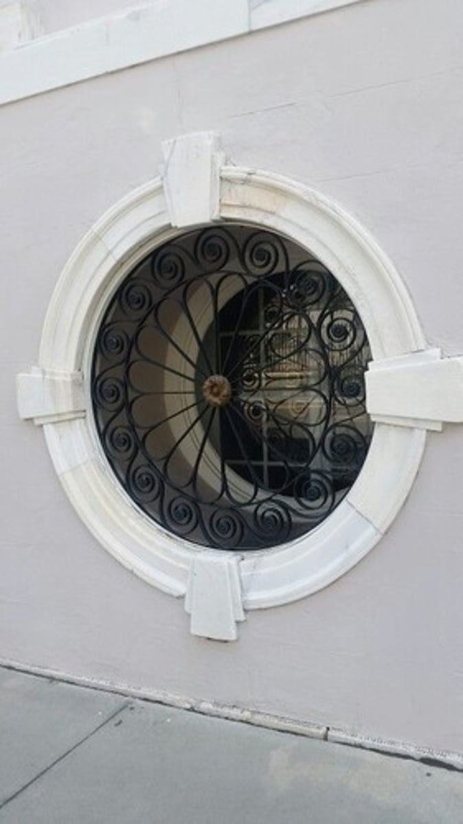 <p>A type of small round or oval window, as in frieze or dormer. also called oeil-de-boeuf.</p>
