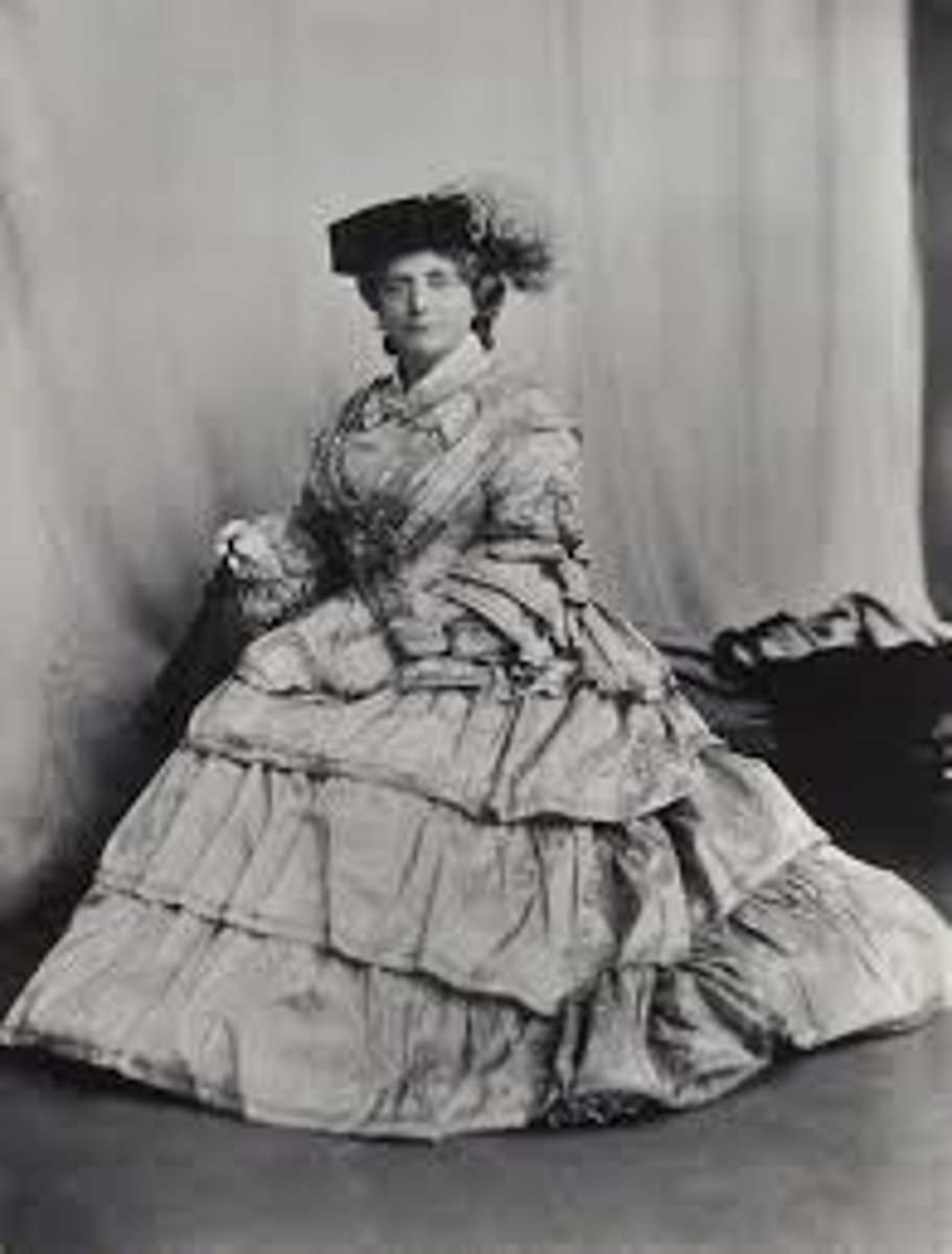 <p>really sponsored the professional development of the Mackintoshs<br>requested them to create her some tea rooms</p>