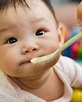 <ul><li><p class=""><strong>Encourage breastfeeding until 6 months of age.</strong></p></li><li><p class=""><strong>Formula Feeding:</strong></p><ul><li><p class="">Most formulas are 20 kcal/oz but can go up to 30 kcal/oz.</p></li></ul></li><li><p class=""><strong>Types of Formula:</strong></p><ul><li><p class="">Standard Cow Milk Formula</p></li><li><p class="">Partially Hydrolyzed</p></li><li><p class="">Fully Hydrolyzed</p></li><li><p class="">Amino Acid-Based</p></li><li><p class="">Soy (also Lactose-Free)</p></li></ul></li><li><p class=""><strong>Introduction of Solid Foods:</strong></p><ul><li><p class="">At 6 months of age, assess readiness for solid foods.</p></li><li><p class="">After 6 months, finger foods can be introduced.</p></li><li><p class="">New foods should be introduced every 4 to 7 days to monitor for allergies.</p></li><li><p class="">Foods should be introduced in this order: fruits → vegetables → meat → eggs → citrus.</p></li><li><p class="">Rice cereal, baby foods, and finger foods can be introduced at this time.</p></li></ul></li><li><p class=""><strong>Transition to Whole Milk &amp; Cup:</strong></p><ul><li><p class="">At 1 year of age, whole milk can be introduced.</p></li><li><p class="">Introduce a sippy cup at age 1 and phase it out by 18 months.</p></li></ul></li></ul><p></p>