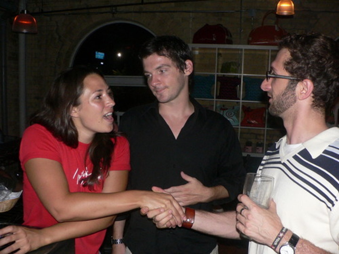 <p>kết bạn với ai</p>