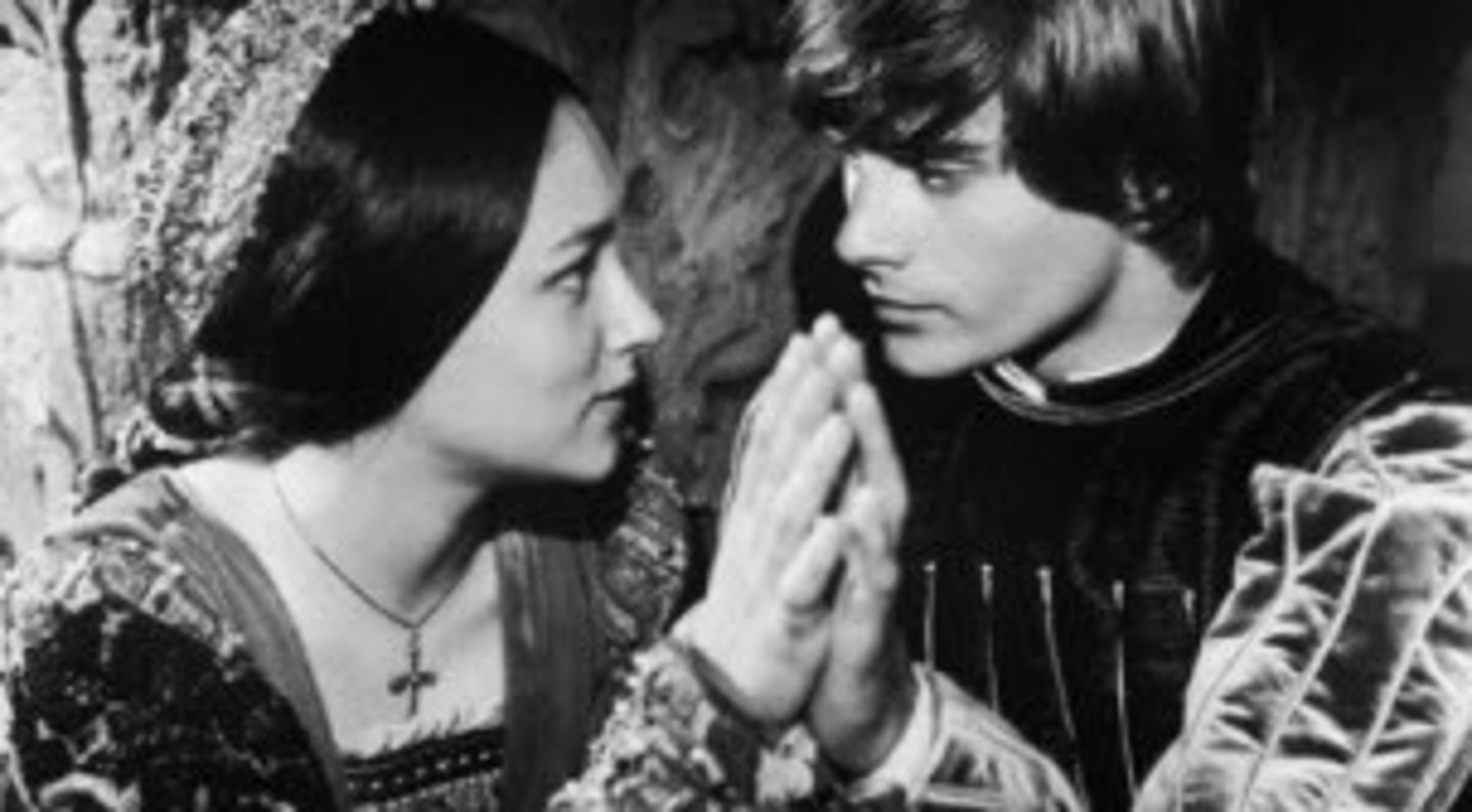 <p>lovers whose relationship is thwarted by outside forces, particularly fate, social status, or family feuds, leading to an inevitably tragic conclusion (đôi tình nhân lận đận)</p><p>ex: While modern romantic comedies often favor happy endings, some directors prefer the poignant realism of ... who are forced apart by insurmountable career ambitions.</p>