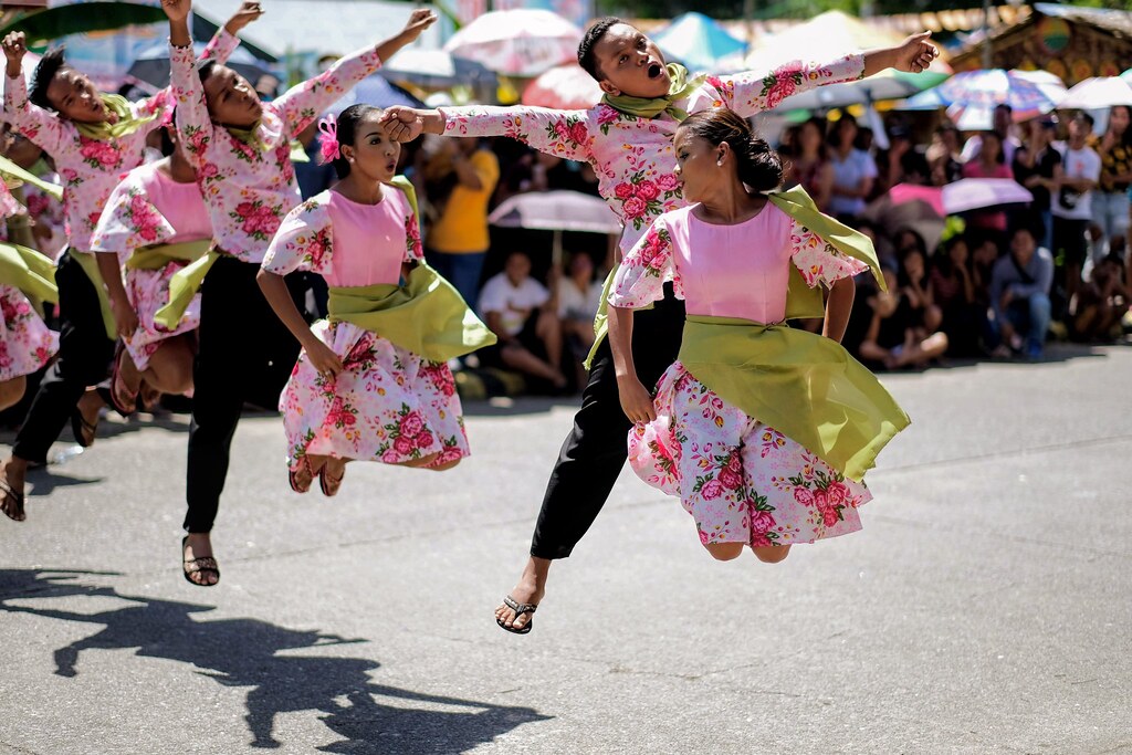 <ul><li><p>Region 5 (Bicol)</p></li><li><p>Also known as the “dove dance”, it is a dance originally performed in weddings by the couple and their visitors</p></li></ul>