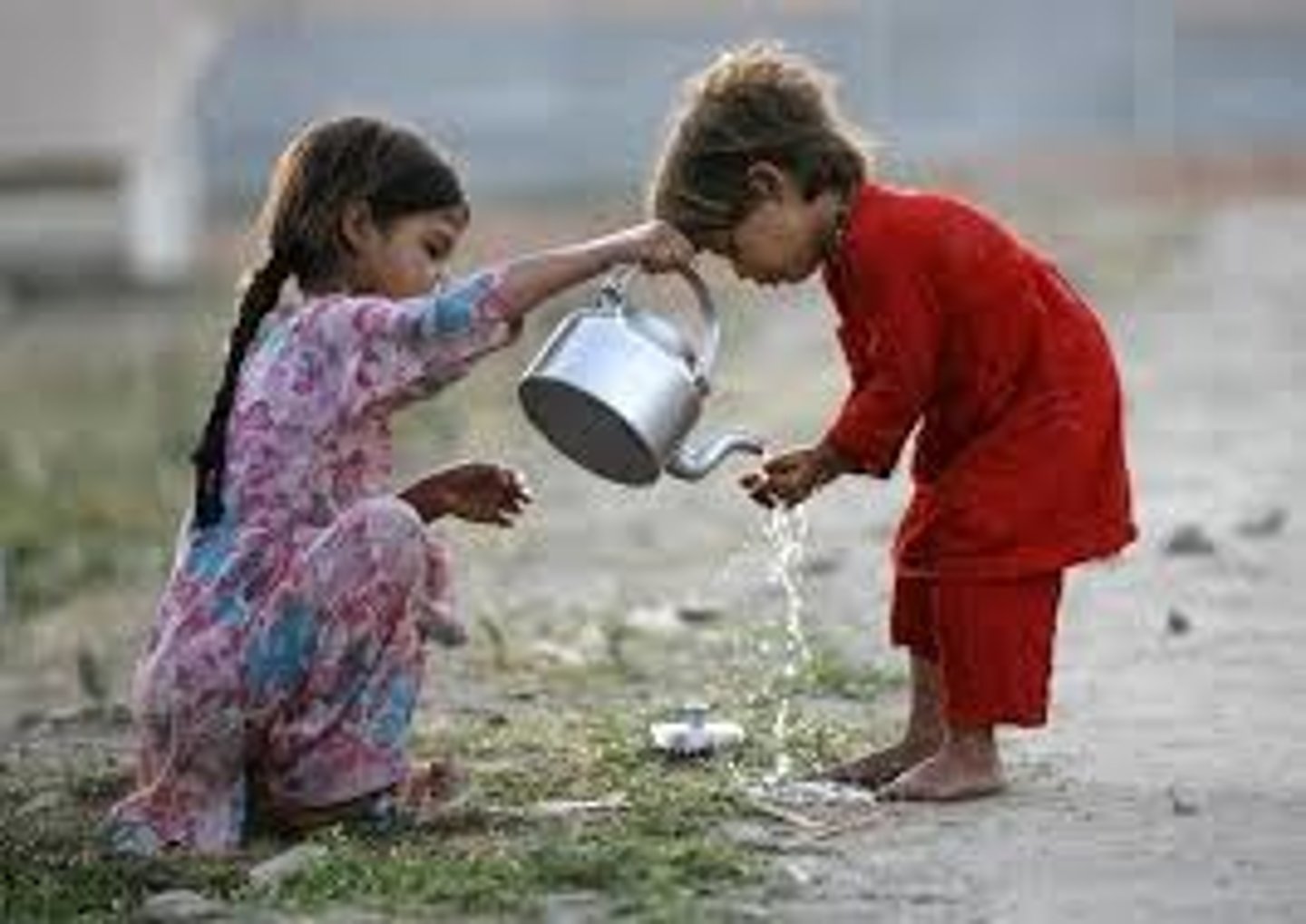 <p>ellas (ayudarse)</p>