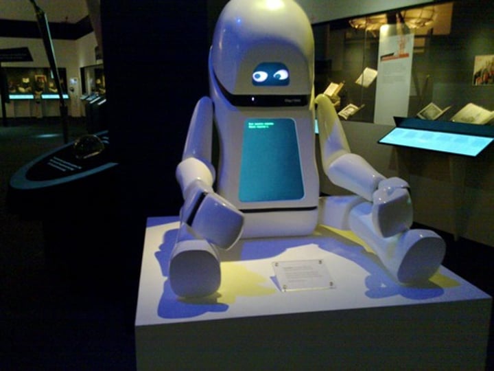 <p>robot (jīqìrén)</p>