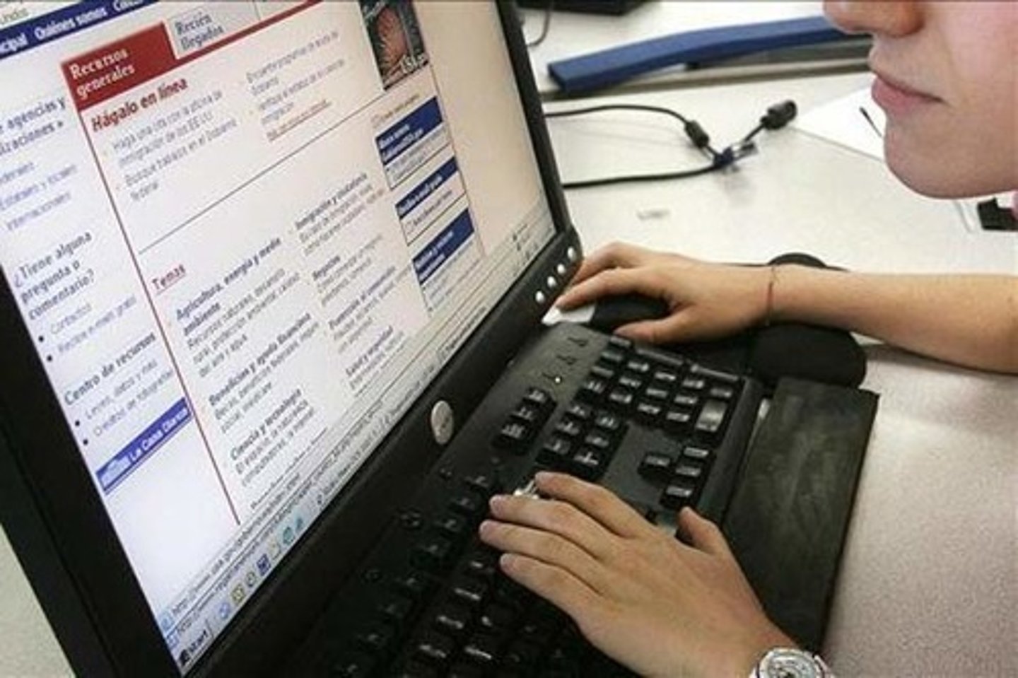 <p>to surf the internet</p>