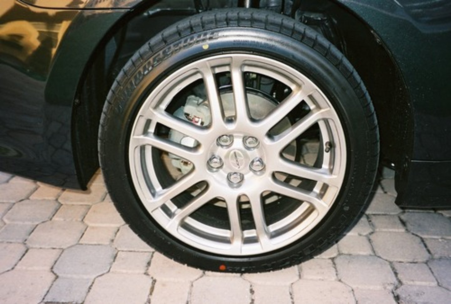 <p>tire</p>