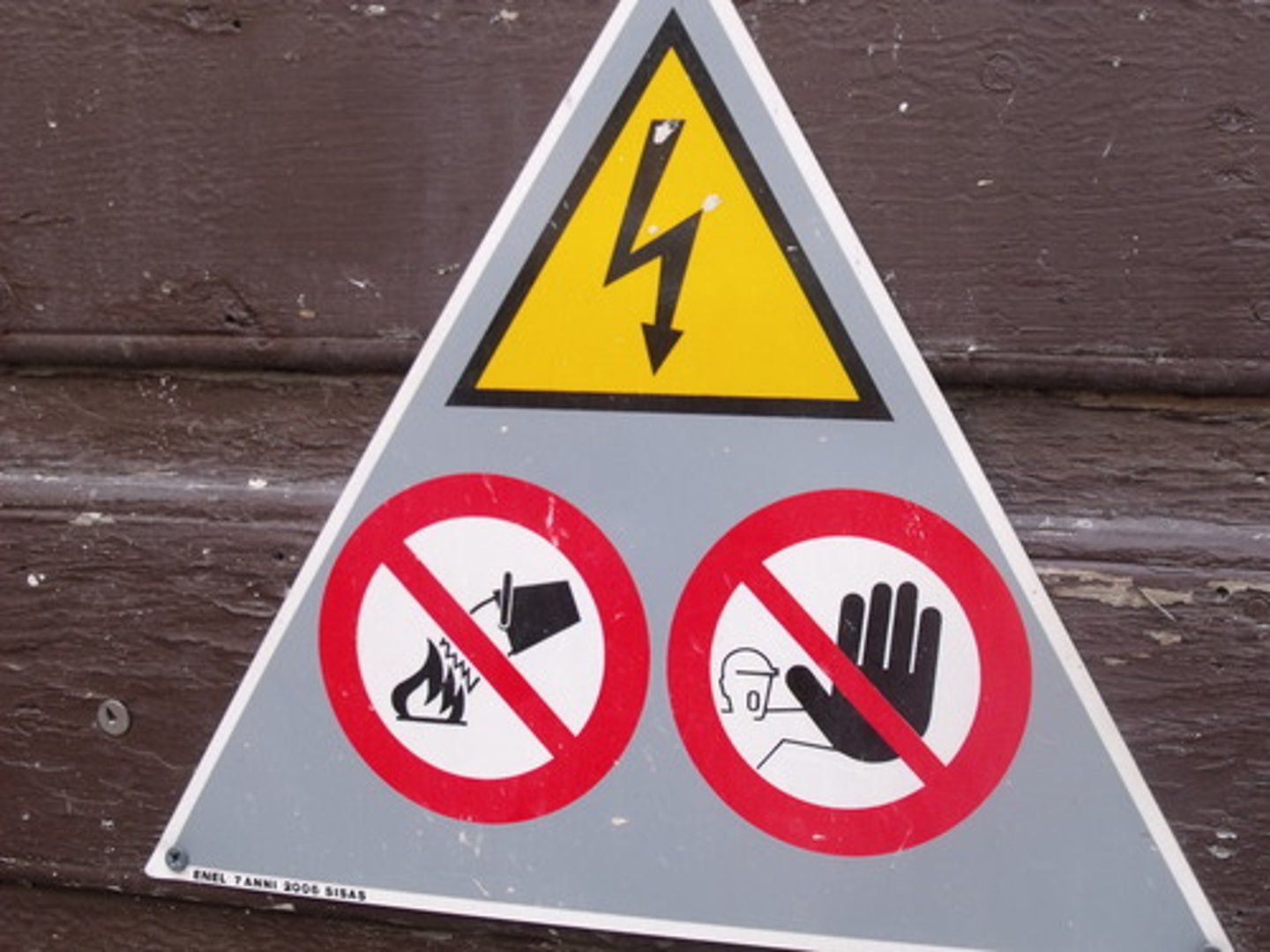 <p>dangerous</p>