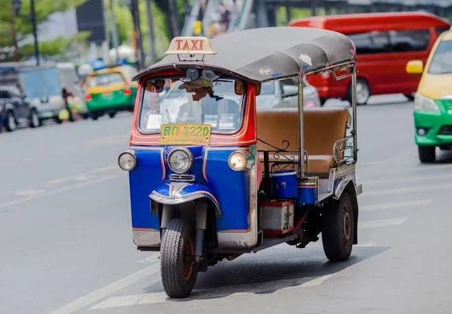 <p>Tuktuk</p>