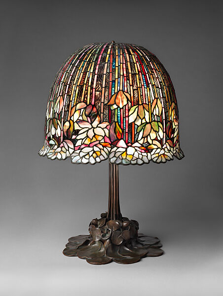 <p>water lily lamp, america, art nouveau</p>