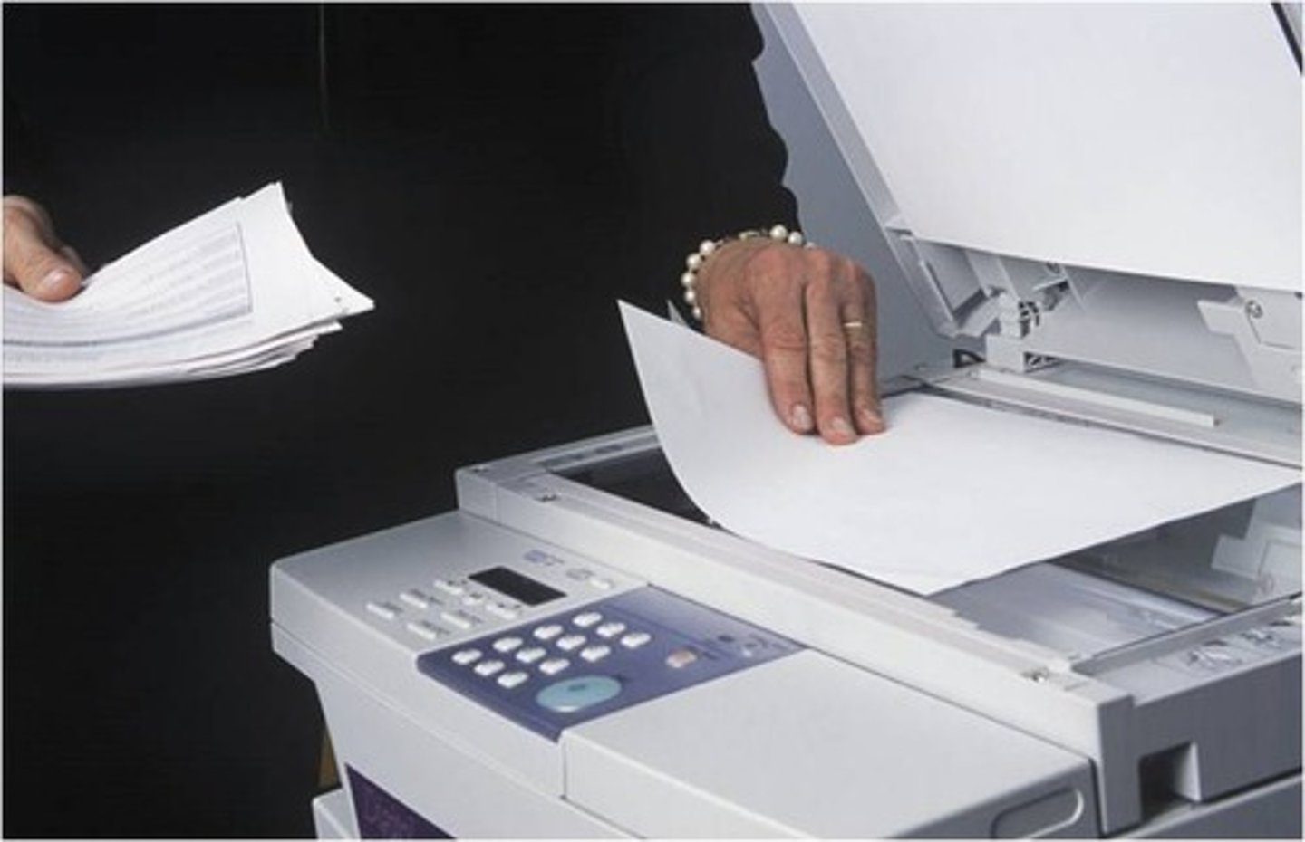 <p>Se las trajo.</p>