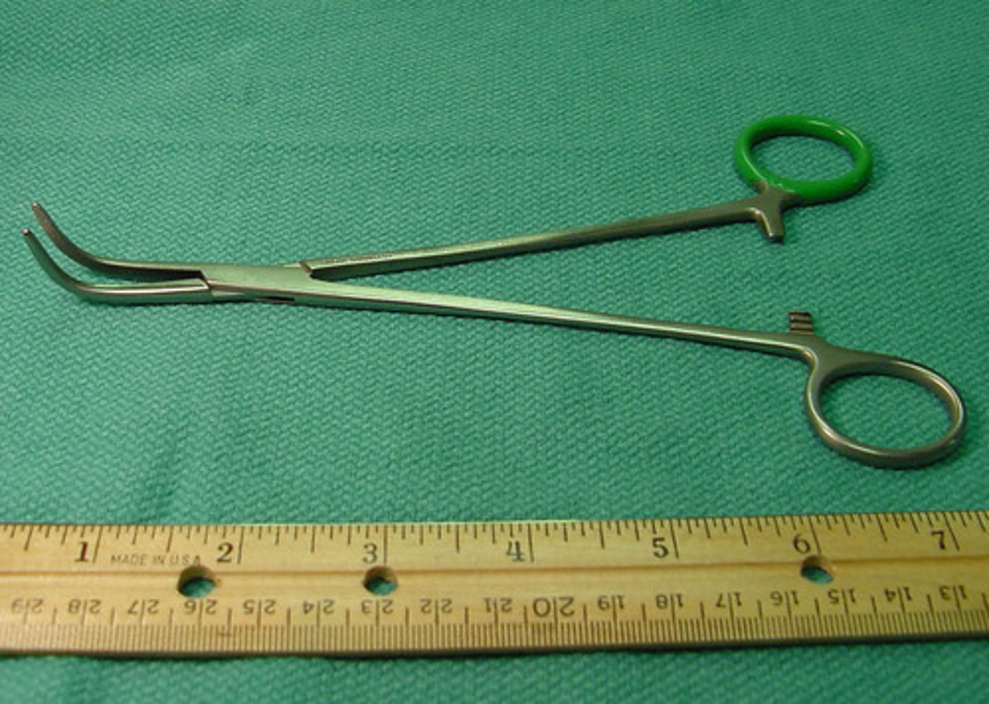 <p>used to clamp, occlude, and dissect tissue. might also be used to place a tie, or vessell loop under and around a tubular structure, allowing the surgeon to pull up whatever it is he needs.</p>