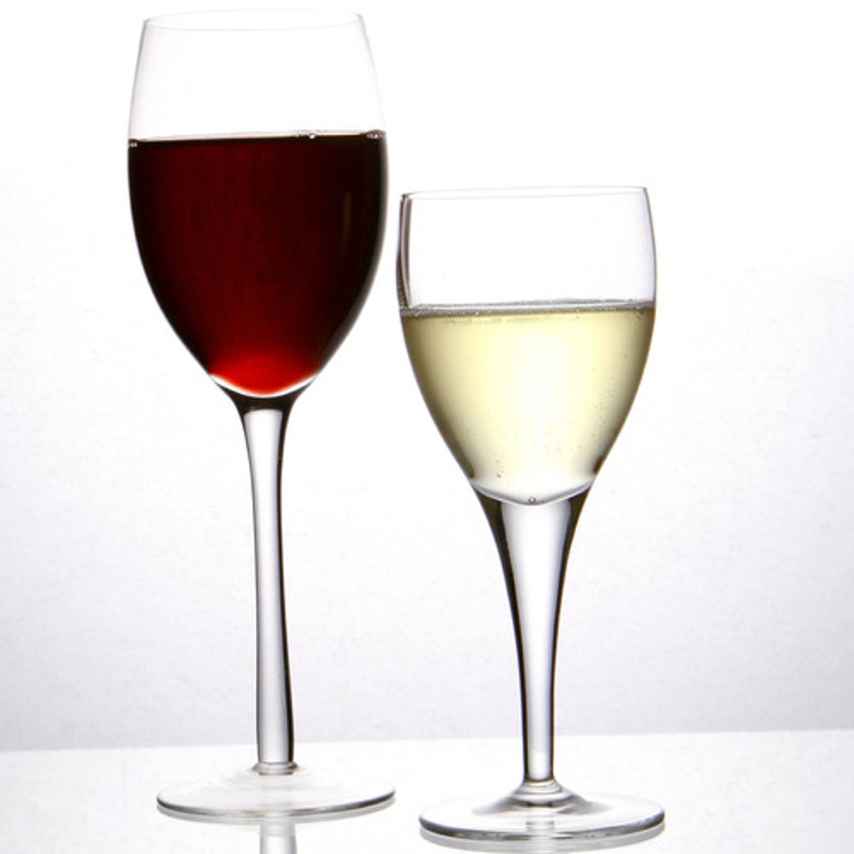 <p>Zum Essen trinke ich gerne ein Glas ....................</p>