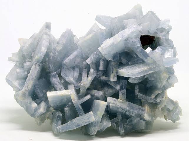 <p>Mineral habit describes crystals that are flat and plate-like</p>