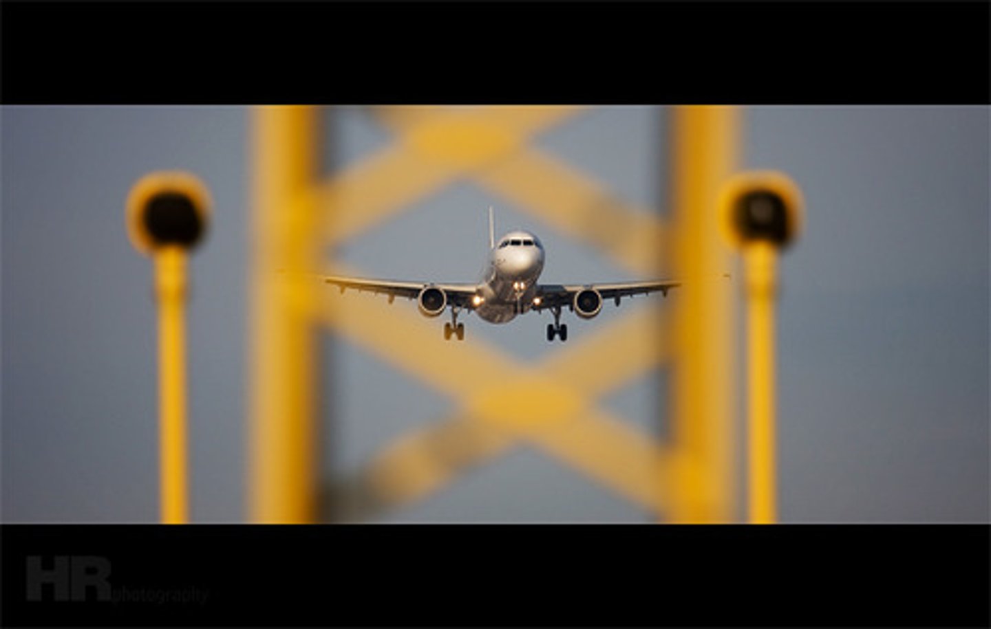 <p>to approach</p>