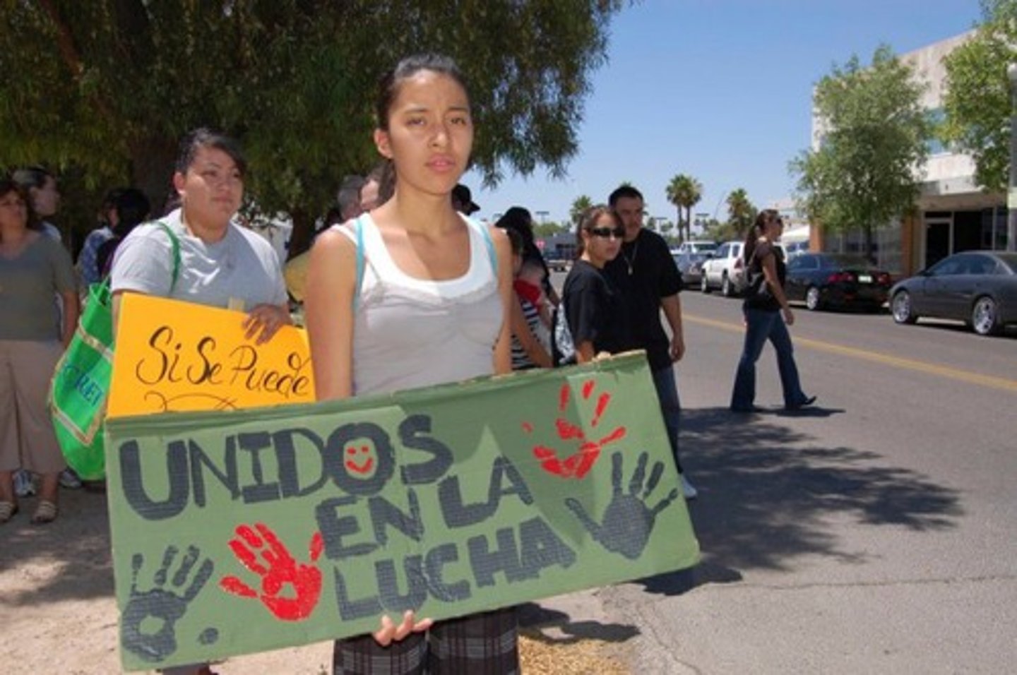 <p>pelear por, combatir por</p>