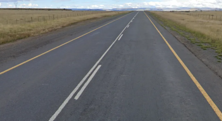 <p>Yellow outer lines</p>