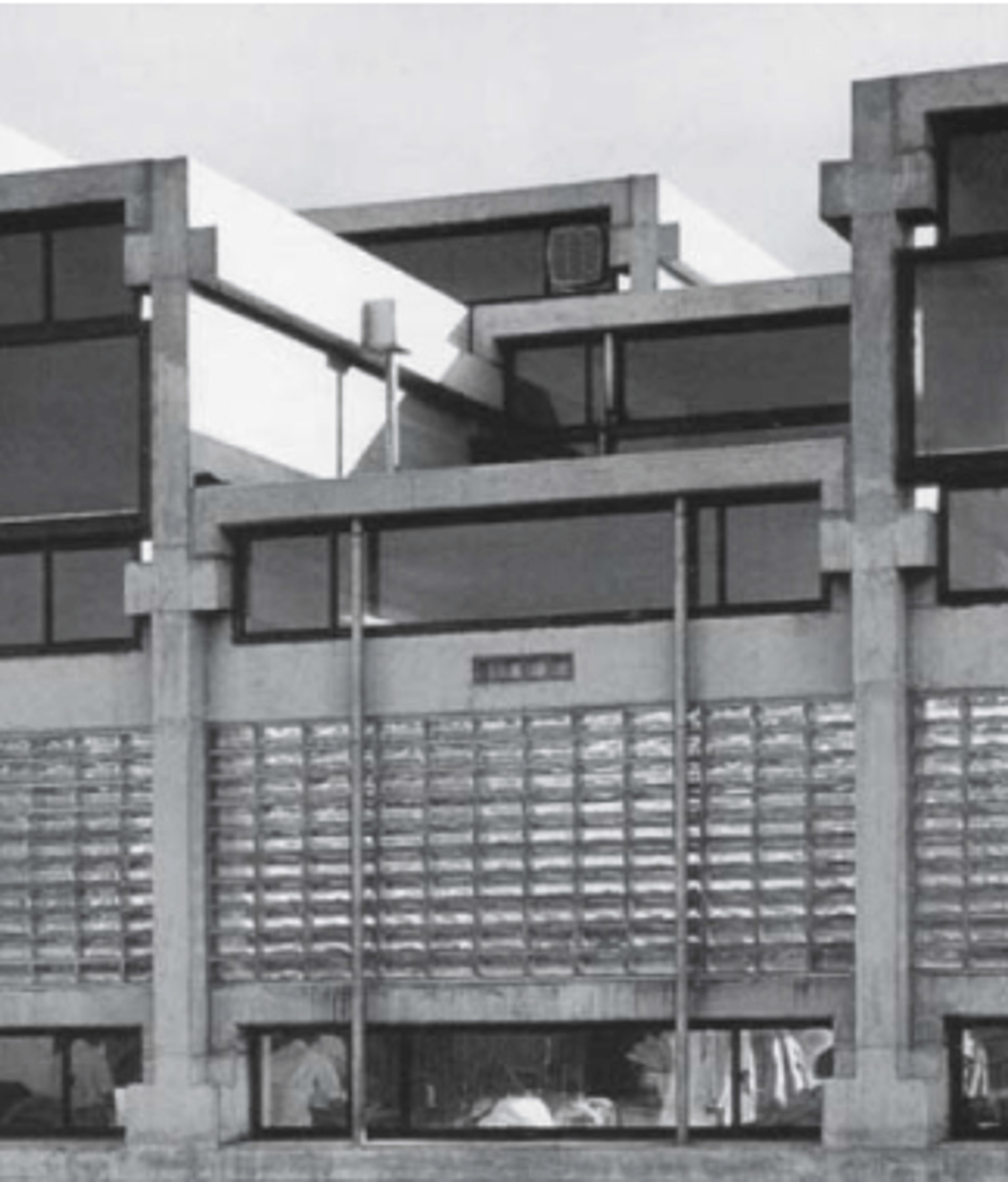 <p>BETON</p><p>- exoskeleton in beton</p>