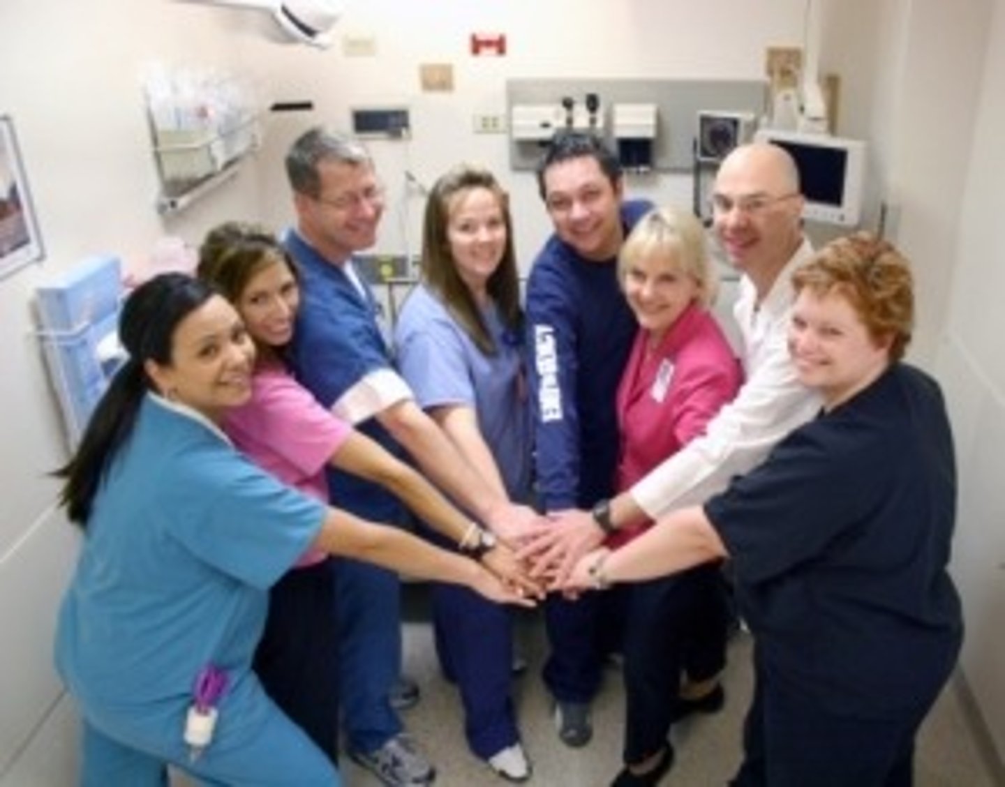 <p>(n.[C])雇員，全體人員</p>