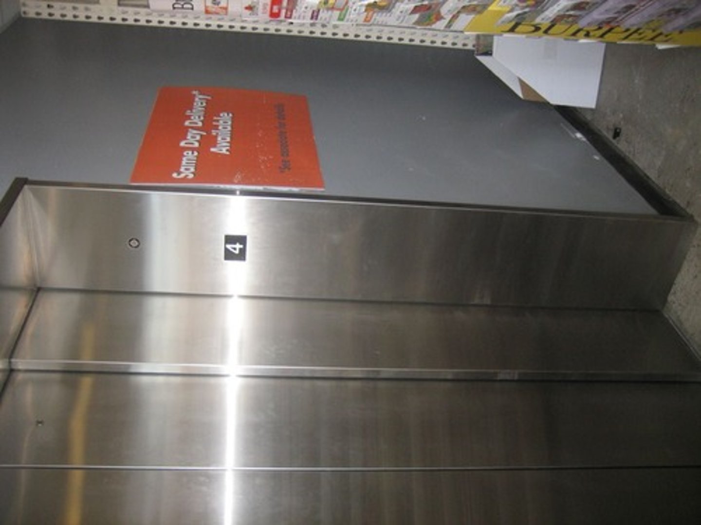 <p>nâng tầm/nâng cao</p><p>ex: good lighting can elevate the mood of a room</p>