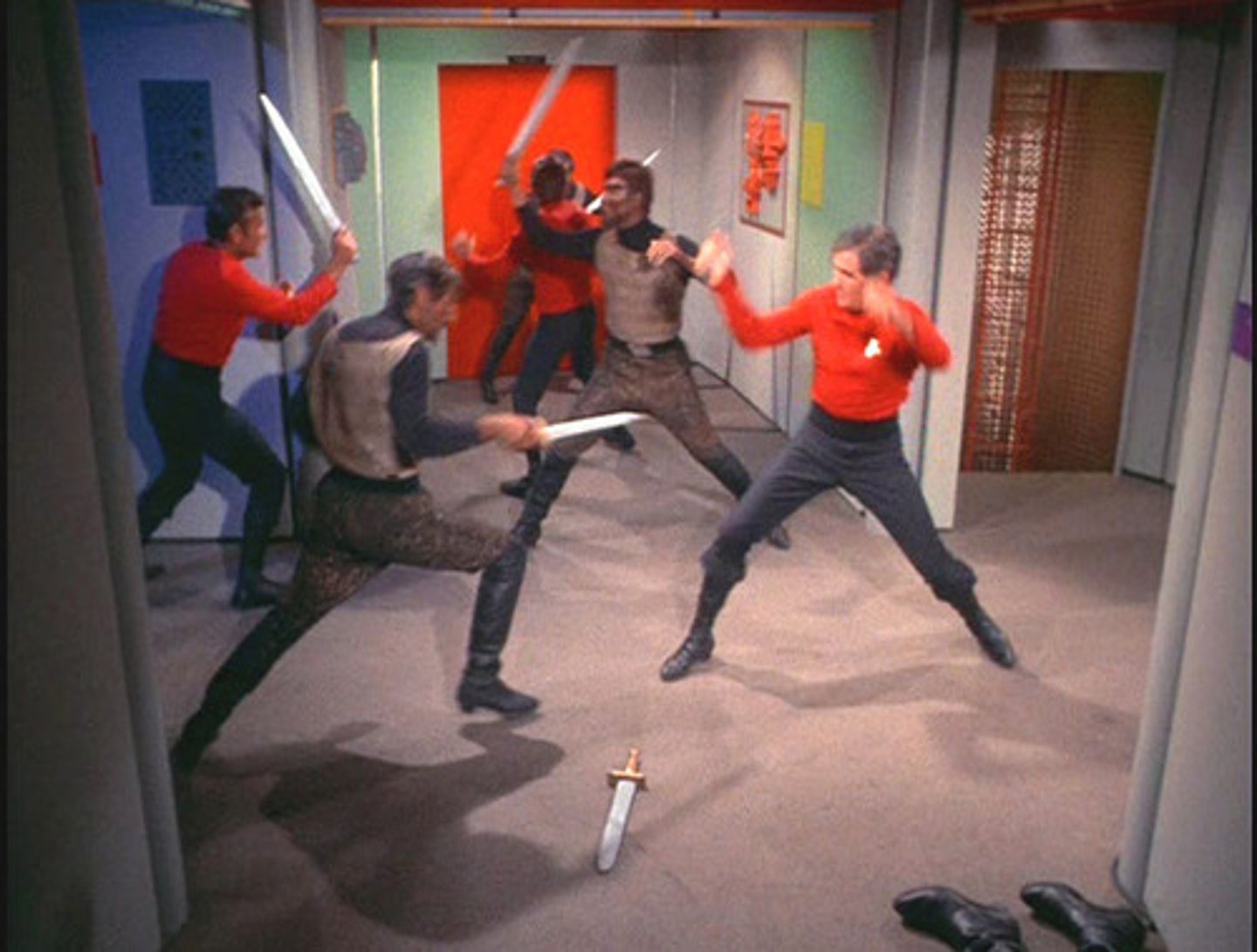 <p>xua đuổi thứ gì (xấu) đi</p>