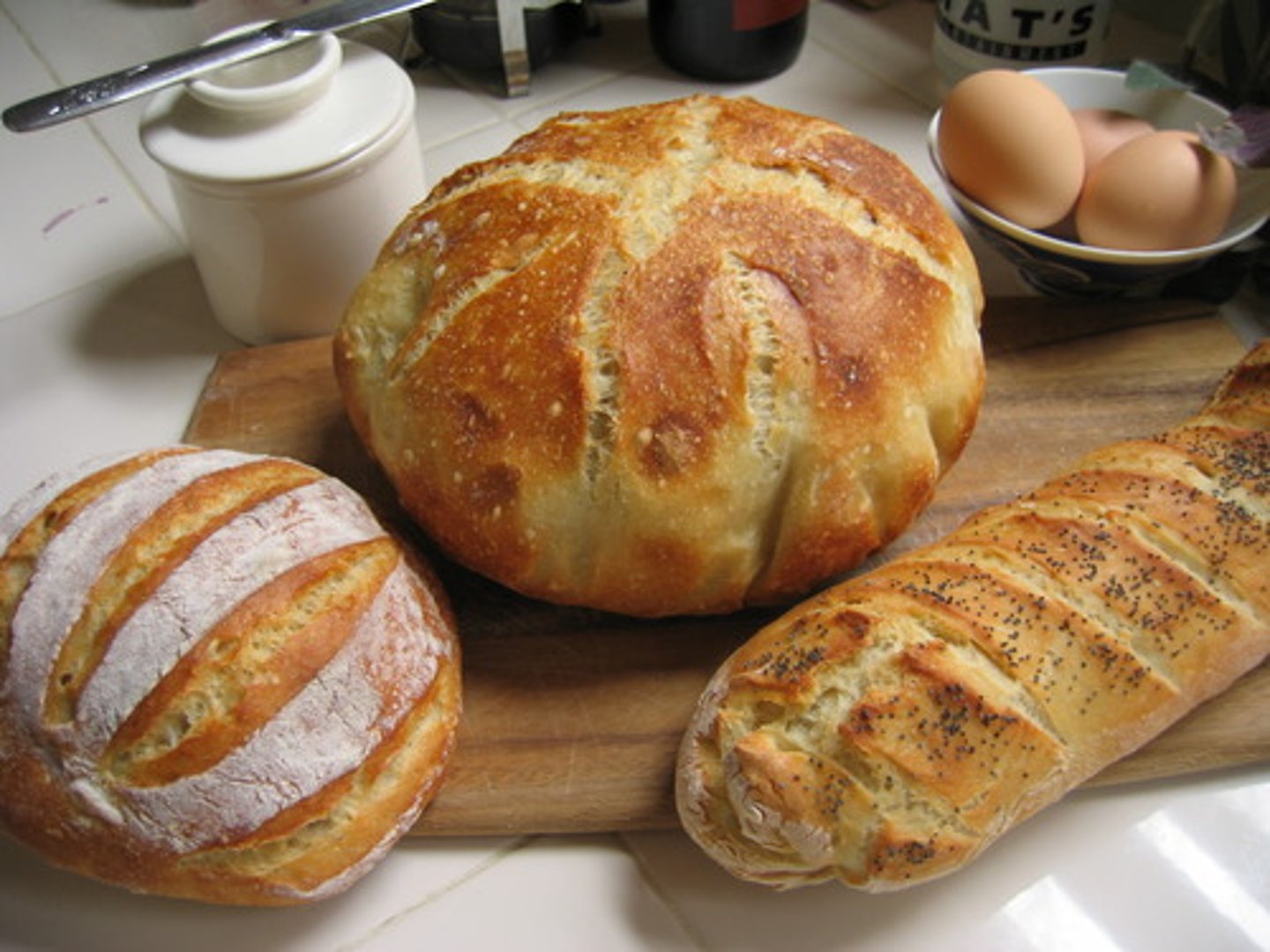 <p>glucose + oxygen -&gt; carbon dioxide + water</p><p>CO2 is released in dough making bread rise</p>