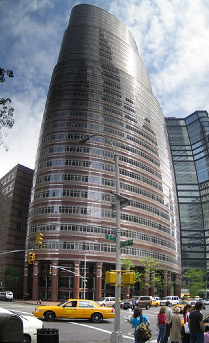<p>Philip Johnson</p><p>(Post Modernism)</p>