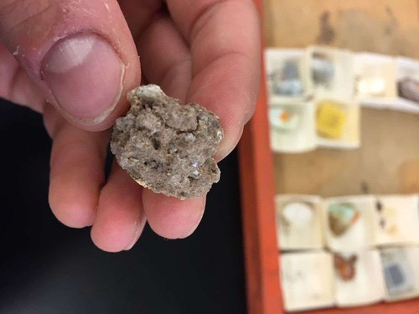 <p>Orthorhombic.<br>Saltpeter. <br>Fuses easily, soluble in water. <br>Less common that nitratite. <br>Isostructural with aragonite.</p>