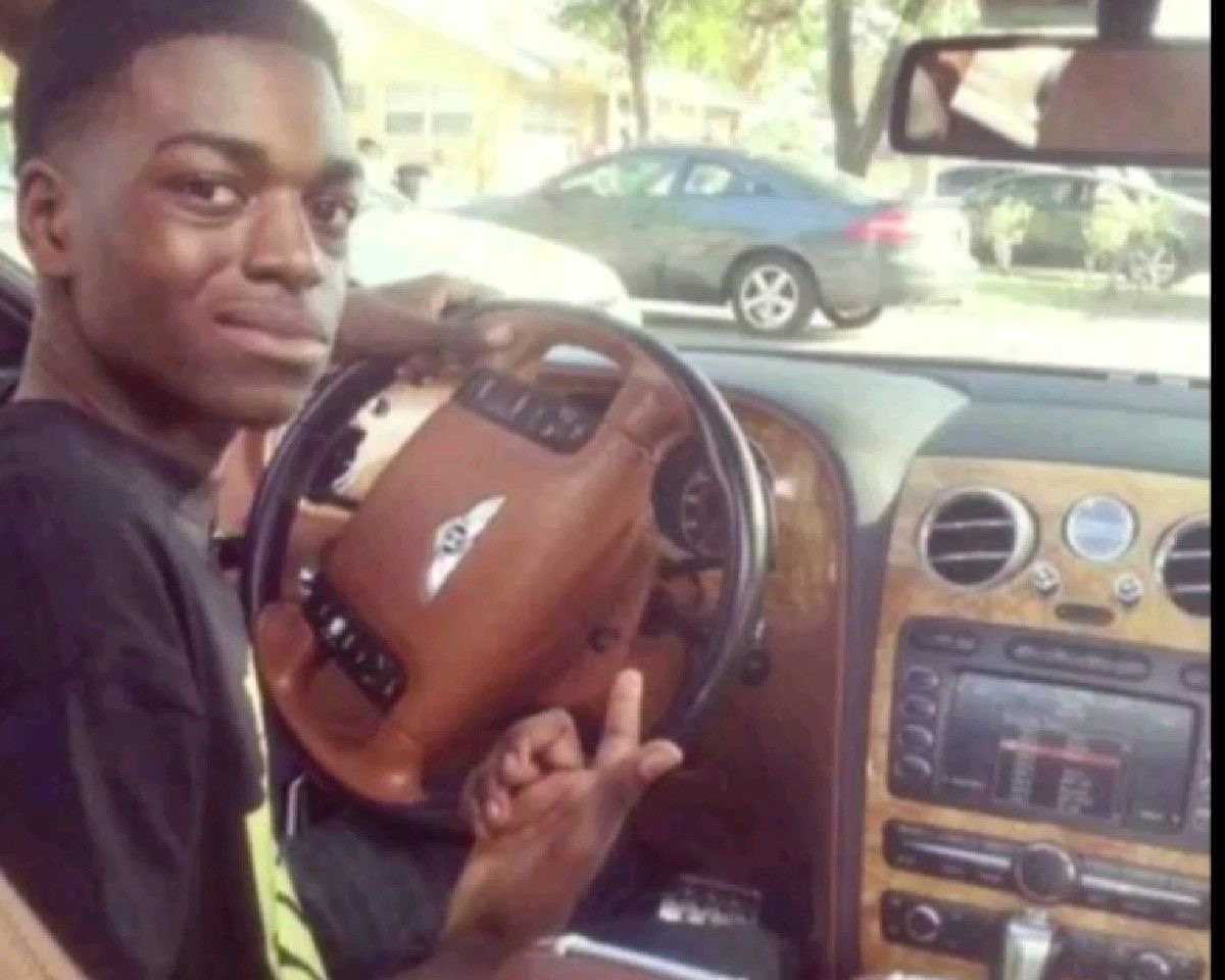 <p><span style="background-color: transparent;">irrelevant</span></p><p><span style="background-color: transparent;">Ex:&nbsp;</span><span>The woman who reported the robbery kept bringing up <strong><em>extraneous</em></strong> facts, such as what she'd had for lunch.&nbsp;</span></p>