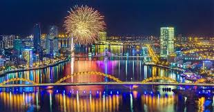 <p>Urban     ____often involves fast-paced lifestyles and reliance on modern conveniences.</p><p class="style_collocation__trans__nAf6q"><em>Cuộc sống đô thị thường liên quan đến lối sống nhanh chóng và phụ thuộc vào tiện ích hiện đại.</em></p>