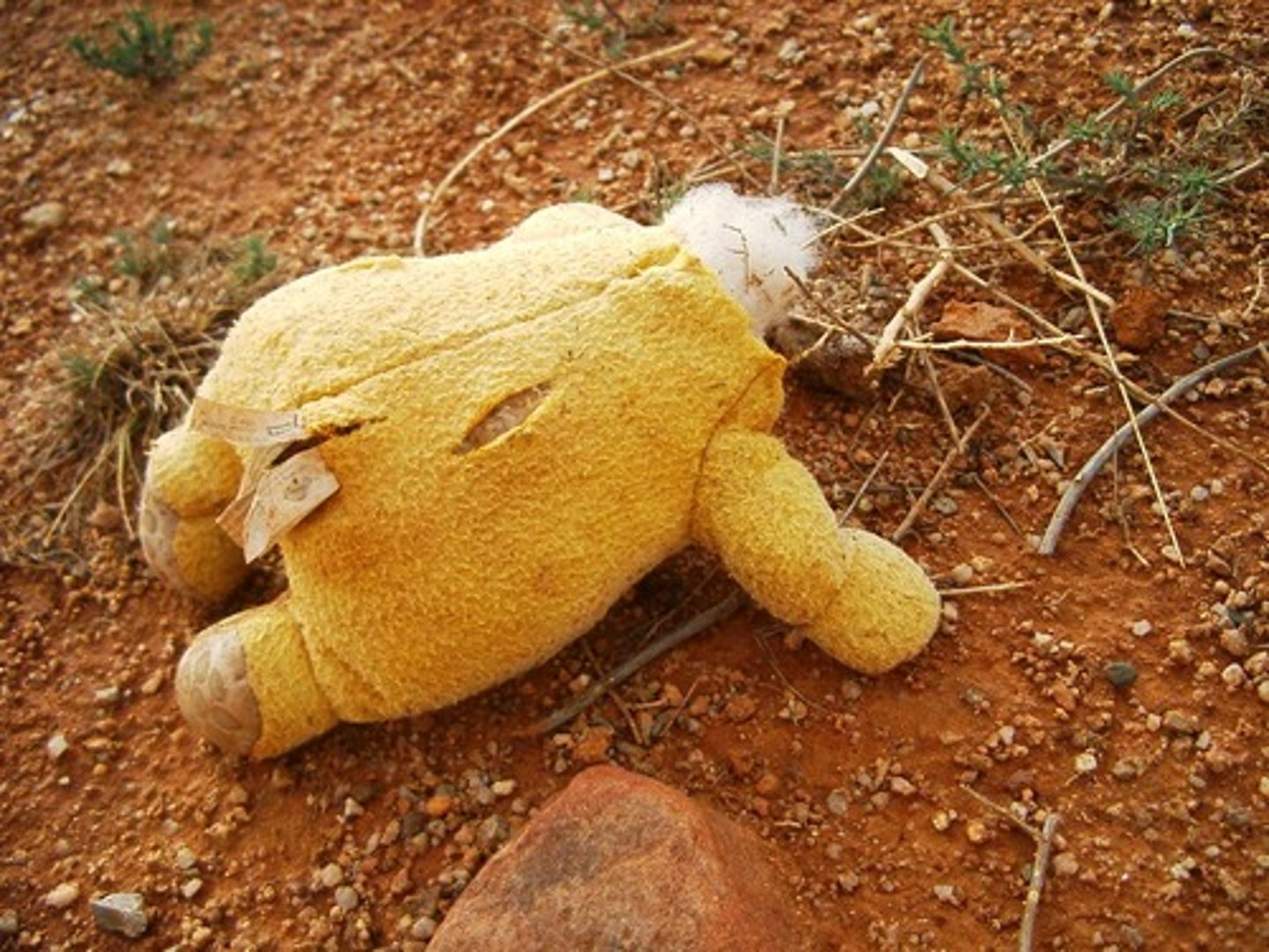 <p>damage, injure, disable</p><p>못쓰게 만들다</p>