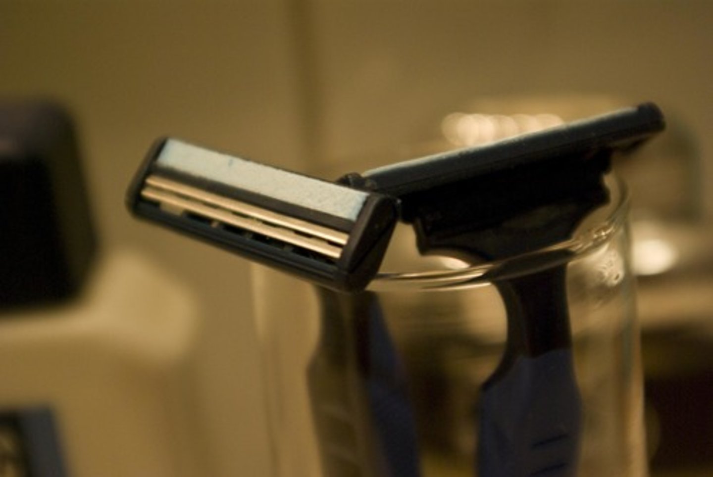 <p>a razor</p>