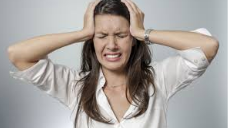 <p>Después de un fuerte ataque de migraña, me siento exhausto y con dificultad para concentrarme.</p>